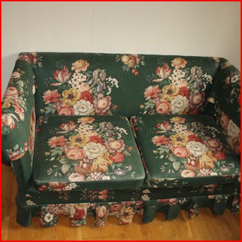 Topersoners sofa fra et loppemarked