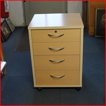 Brugte skabe - Skuffeangement fra et loppemarked